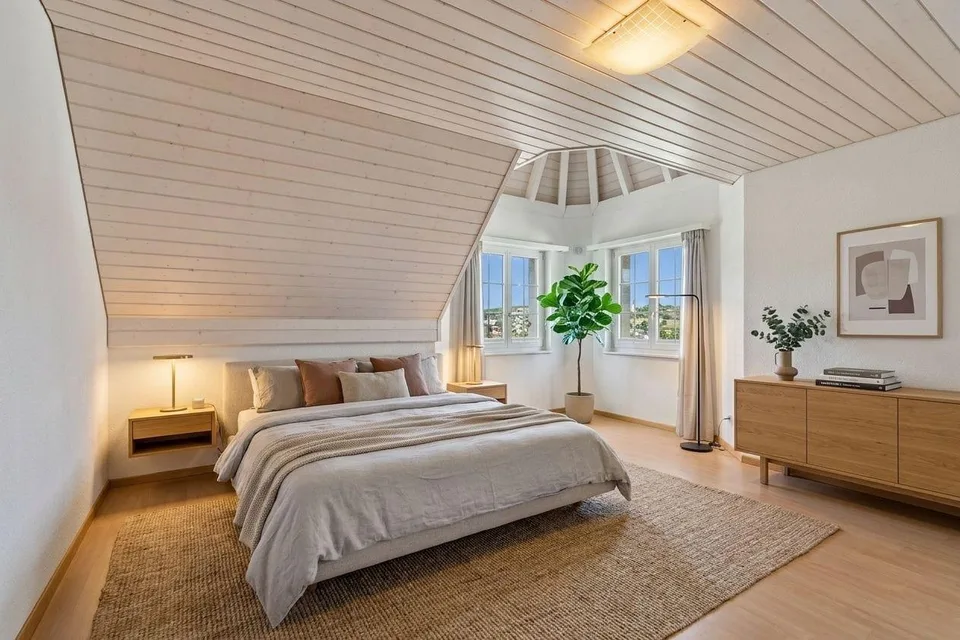 Villa di campagna esclusiva con torre su pendio sud-ovest soleggiato, a soli 30 minuti da Zurich HB