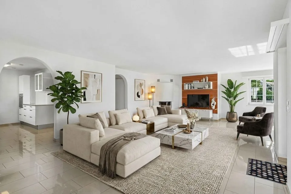Villa di campagna esclusiva con torre su pendio sud-ovest soleggiato, a soli 30 minuti da Zurich HB