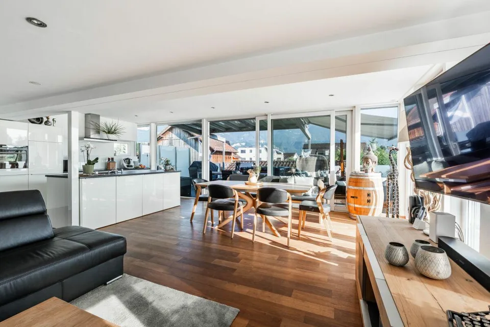 Grosszügiges 8-Zimmer-Einfamilienhaus mit Einliegerwohnung, Garten ...
