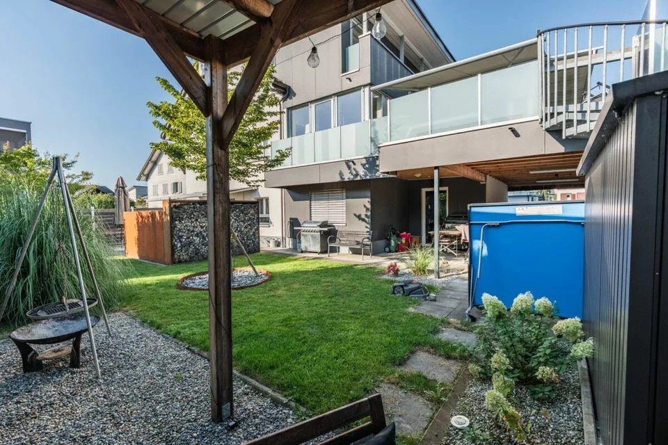Grosszügiges 8-Zimmer-Einfamilienhaus mit Einliegerwohnung, Garten und grosser Terrasse