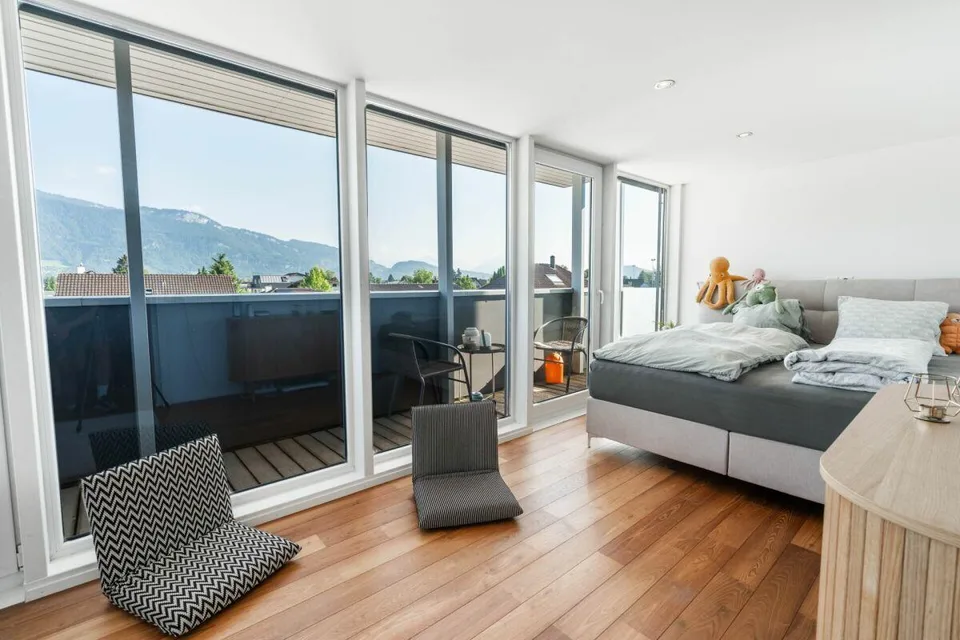 Grosszügiges 8-Zimmer-Einfamilienhaus mit Einliegerwohnung, Garten und grosser Terrasse
