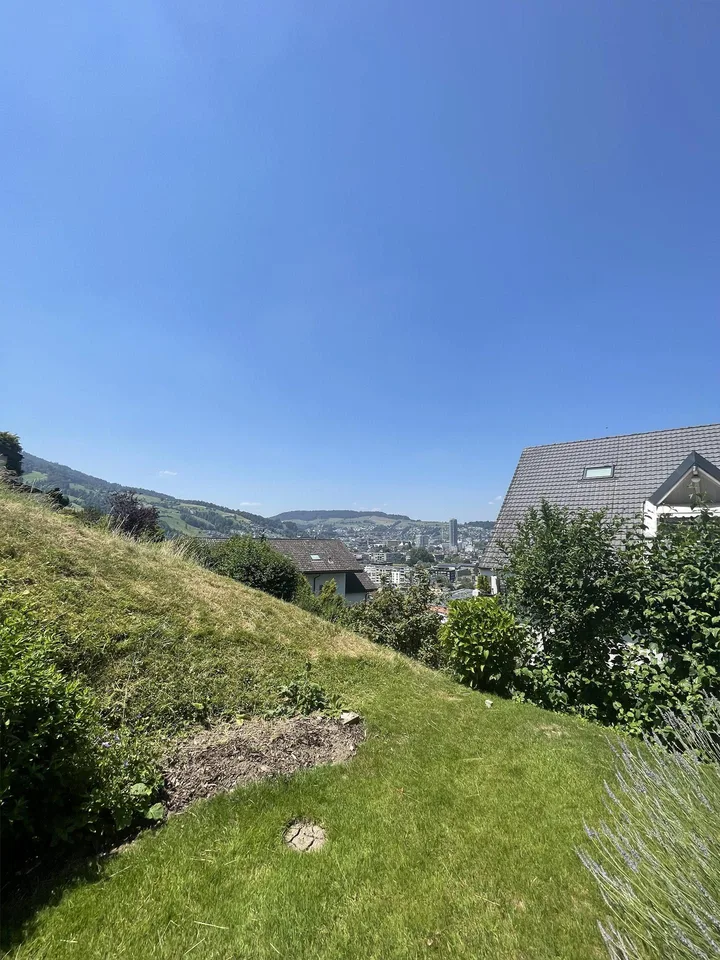 an privilegierter Lage zwischen See, Bergen und Stadt