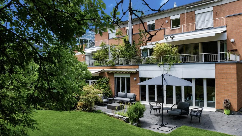 BS: 4.5 Zi. Gartenwohnung an ruhiger Lage auf dem Bruderholz m. Hobbyraum, Einstellplatz uvm.