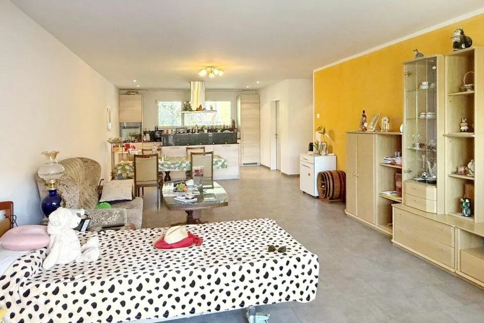 Gepflegte, grosszügige 3.5-Zimmer-Wohnung mit 24 m2 grossem Balkon und 27 m2 grossem Disponibelraum