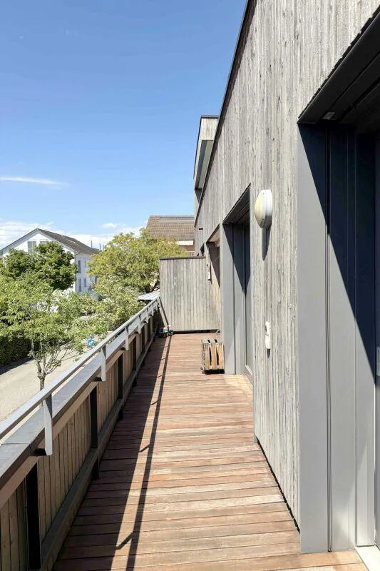Gepflegte, grosszügige 3.5-Zimmer-Wohnung mit 24 m2 grossem Balkon und 27 m2 grossem Disponibelraum