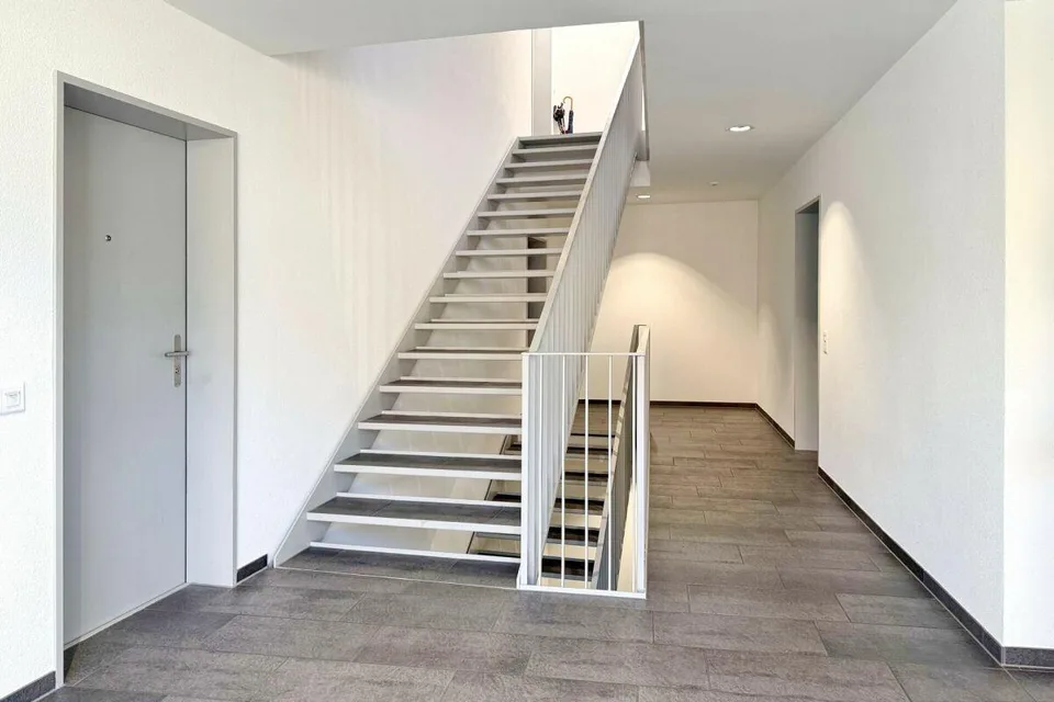 Gepflegte, grosszügige 3.5-Zimmer-Wohnung mit 24 m2 grossem Balkon und 27 m2 grossem Disponibelraum