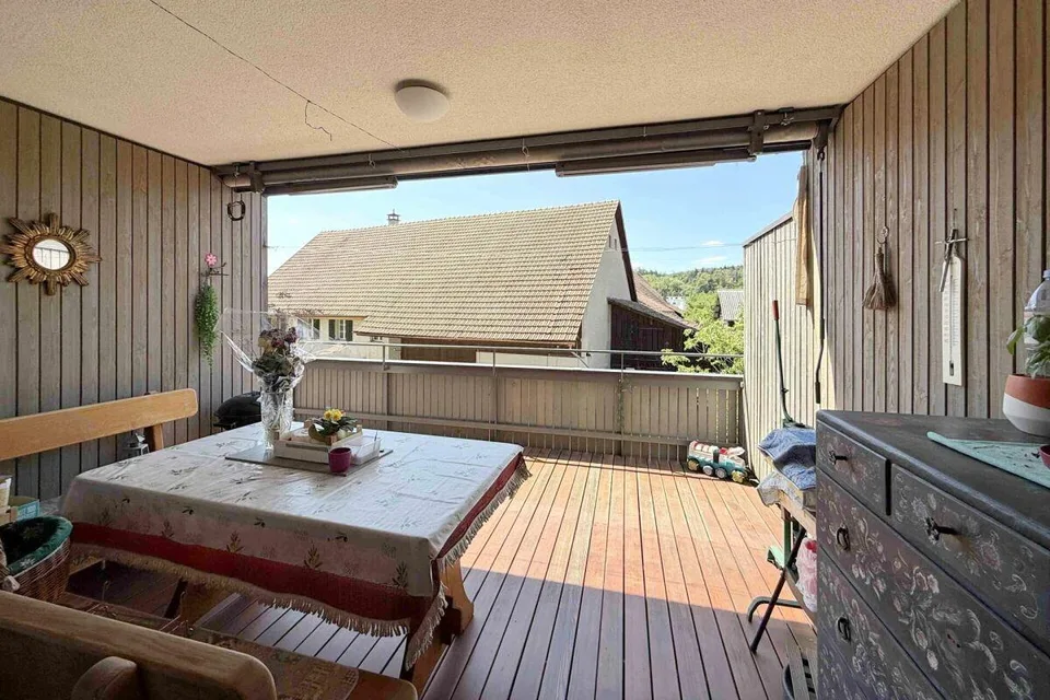 Gepflegte, grosszügige 3.5-Zimmer-Wohnung mit 24 m2 grossem Balkon und 27 m2 grossem Disponibelraum
