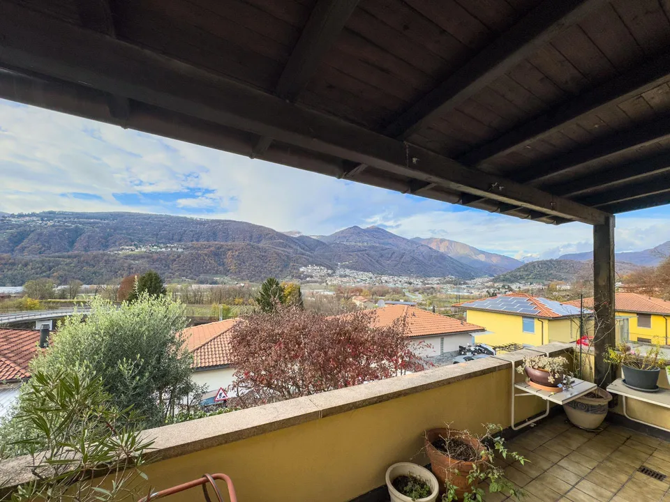 Casa a schiera con vista aperta a Vezia