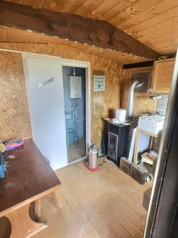 Cabanon de jardin aménagé  avec terrain pour amoureux de la nature