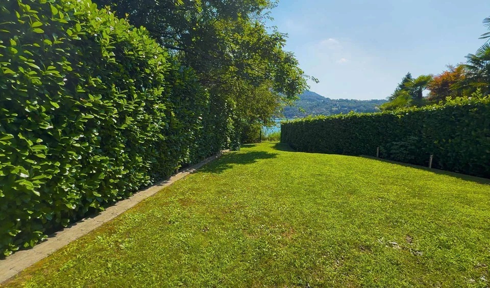 Casa sul lago a Caslano con pontile privato