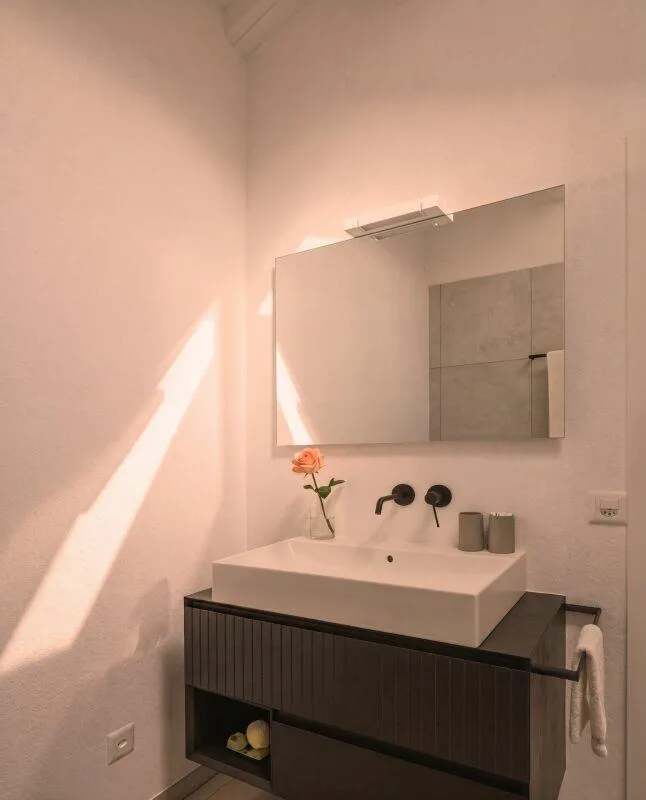 ASCONA - Exklusive Maisonette mit Cheminée, sonnigen Terrassen & nur 6 Wohneinheiten | Duplex esclusivo con camino, terrazze soleggiate e solo 6 unità abitative