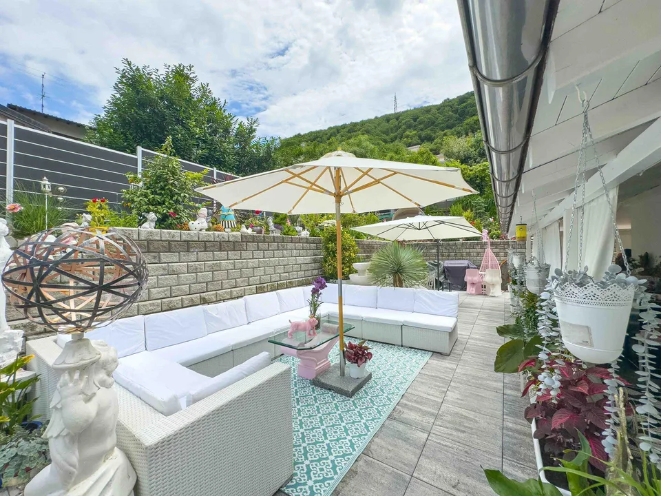 Casa con grande giardino a Figino a poca distanza dal lago