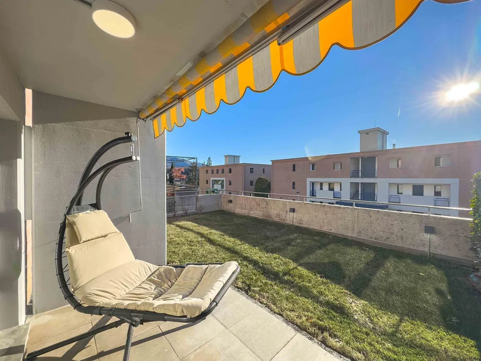 Casa gemella con giardino ad Arzo