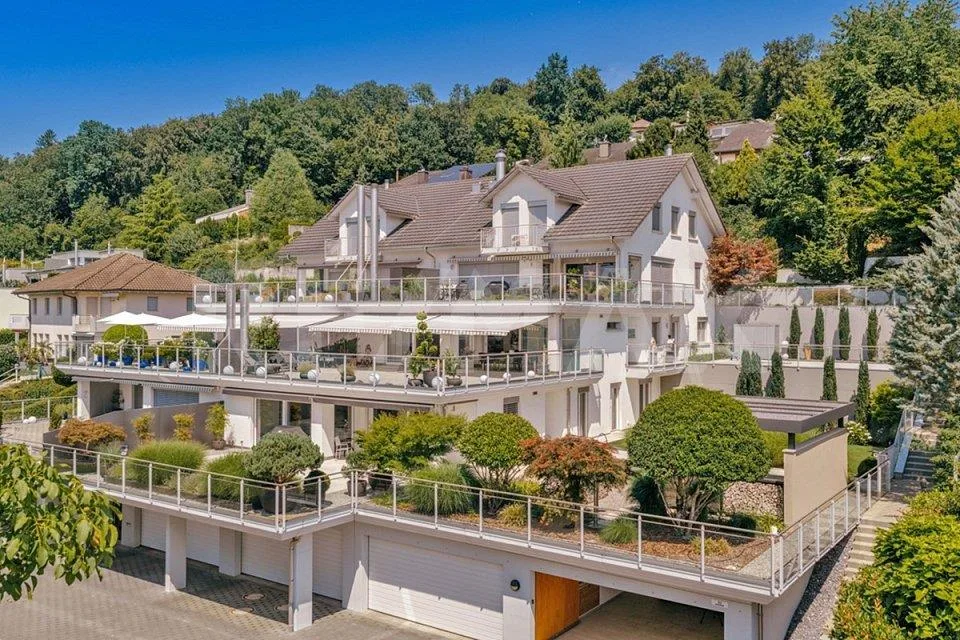Terrassen-HAUS inkl. Doppelgarage und AAA-Gartenanlage