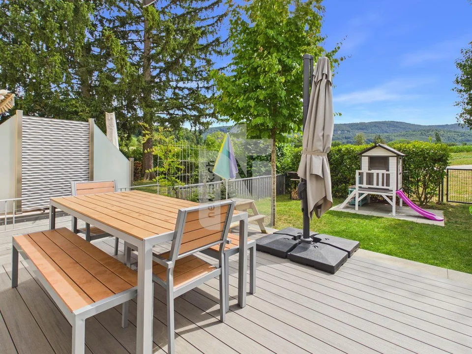 Familienfreundlich, modern und einzugsbereit - mit Garten und Blick ins unverbaubare Grüne