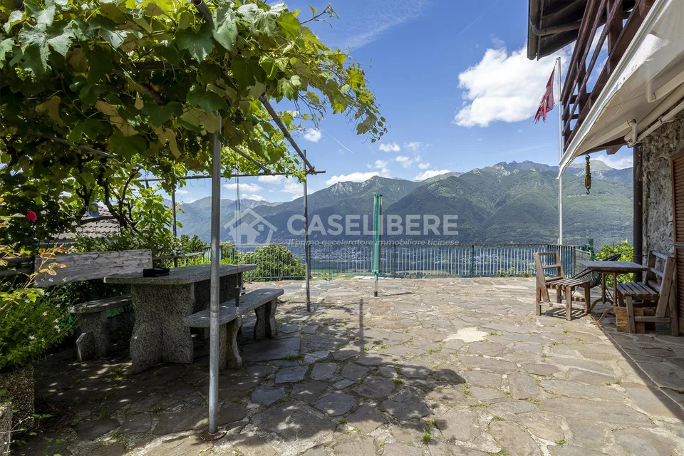 Ein RURALES PARADIES, DAS ÜBER DEM MAGADINO-PLATZ SCHWEBT