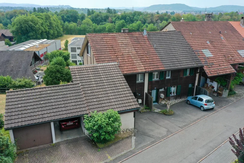 Zwei aneinandergebaute Einfamilienhäuser an bevorzugter Aussichtslage