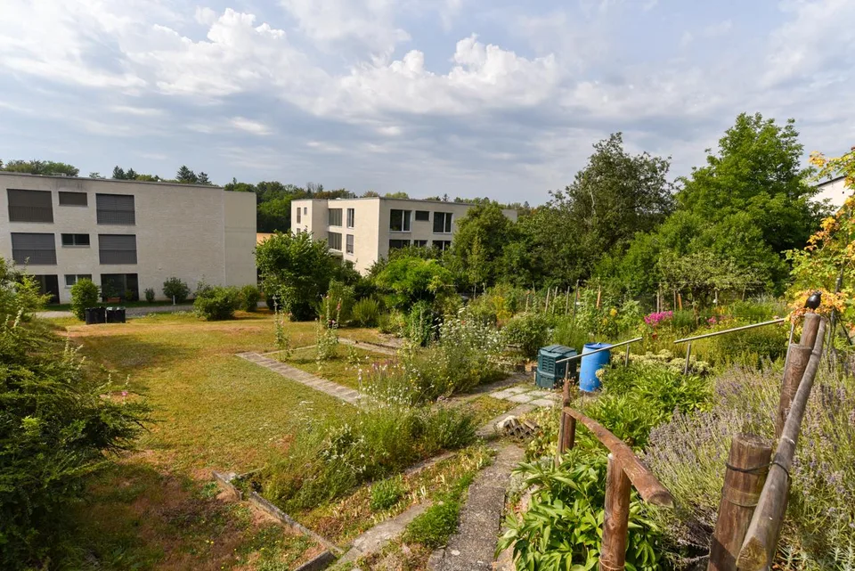 Zwei aneinandergebaute Einfamilienhäuser an bevorzugter Aussichtslage