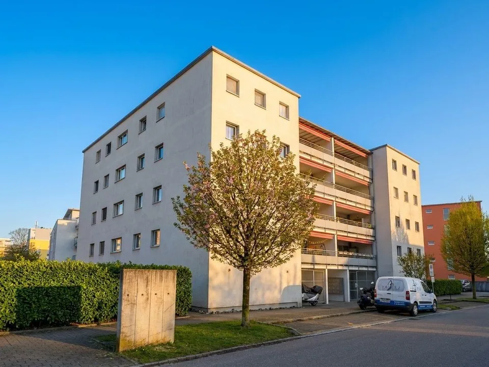 Helle 4-Zimmer-Wohnung mit grossem Balkon in Dietlikon
