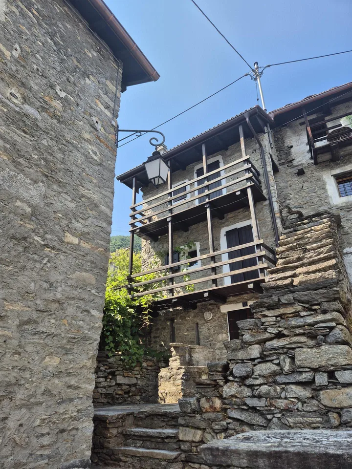 Rarität: Rustico mit Garage in Brione sopra Minusio