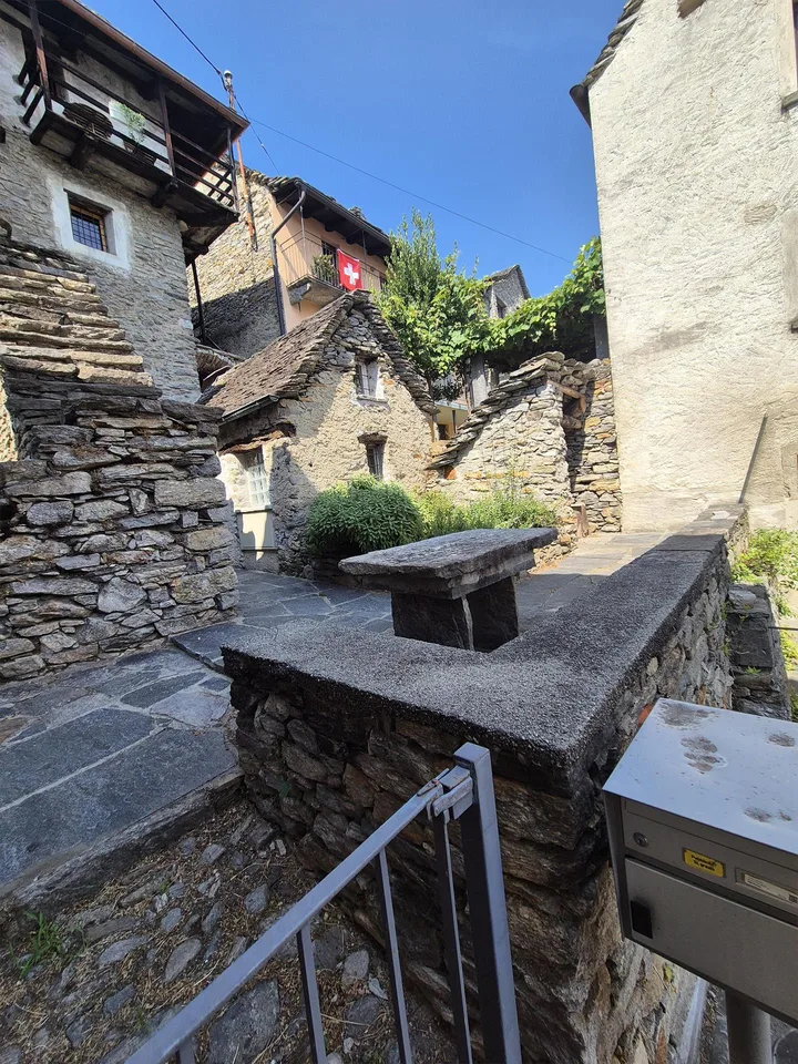 Rarität: Rustico mit Garage in Brione sopra Minusio