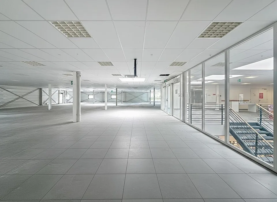 surface modulable de 293 à 1'665 m2 - Roc Centre - Conthey – photo 3 of 5