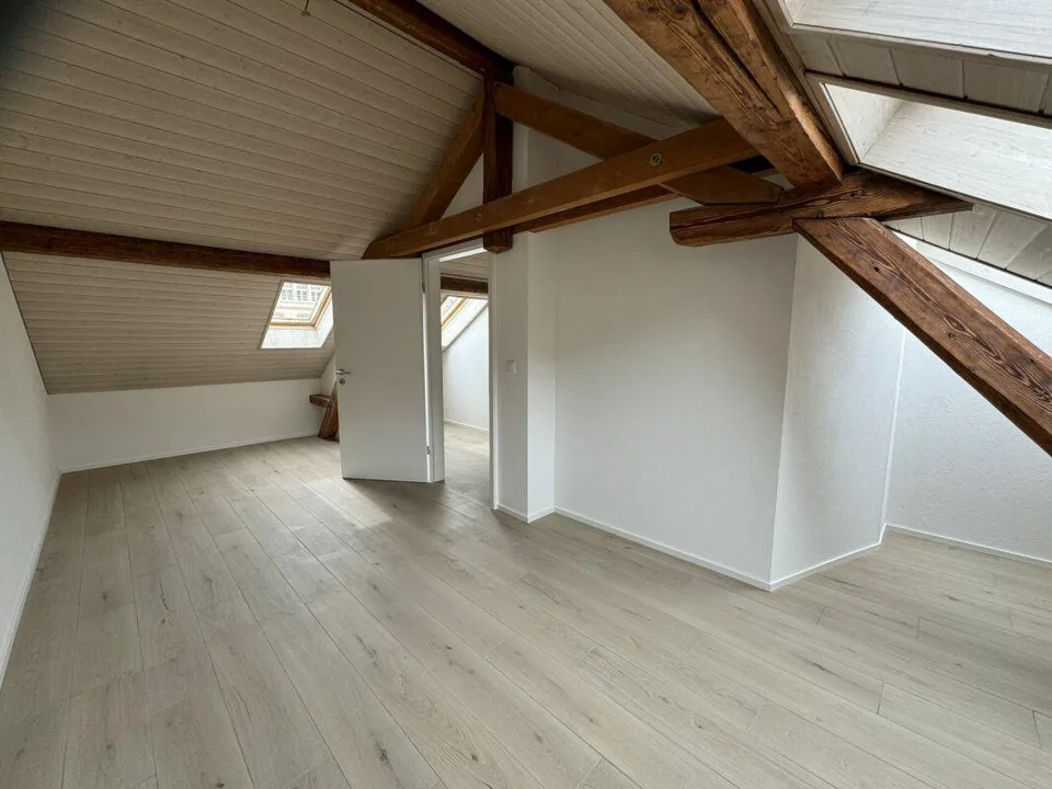 Originelle 4 1/2 - Zimmer-Dachmaisonette-Wohnung