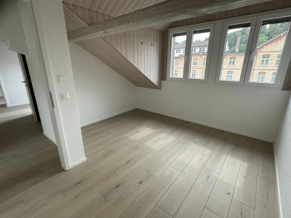Originelle 4 1/2 - Zimmer-Dachmaisonette-Wohnung
