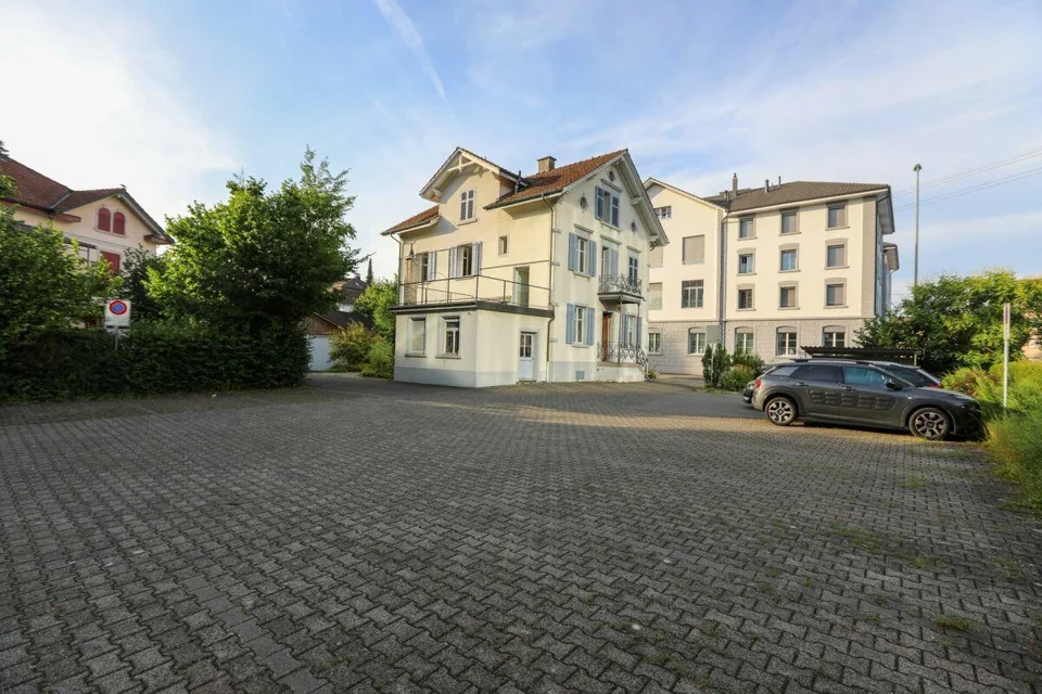 Immeuble commercial avec bureaux directement à la gare