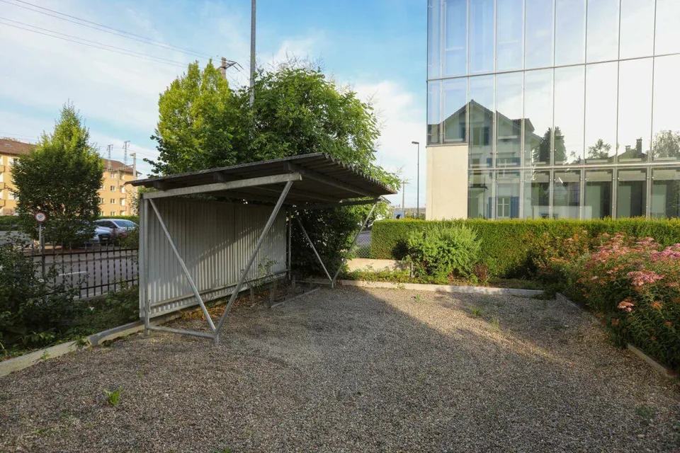 Immeuble commercial avec bureaux directement à la gare