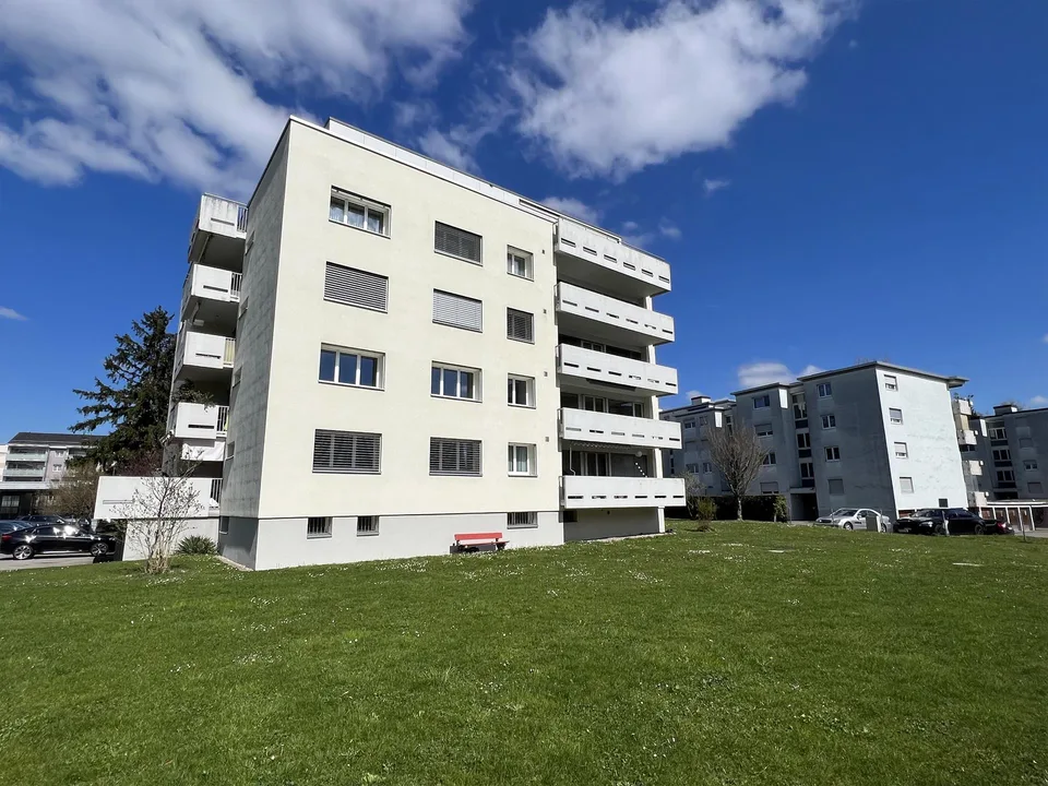 Grosszügige 2.5-Zimmerwohnung mit zwei Balkonen