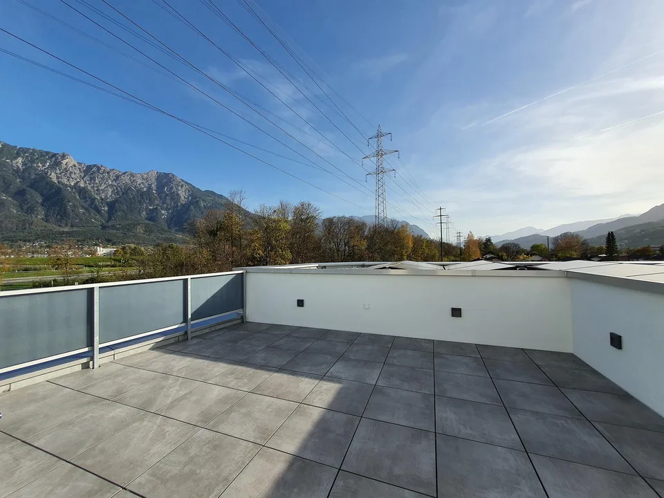 Moderne 4.5-Zimmer-Attikawohnung mit grosser Terrasse und Bergsicht