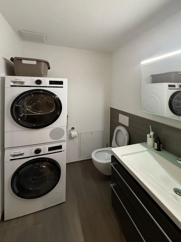 Moderne 4.5-Zimmer-Attikawohnung mit grosser Terrasse und Bergsicht