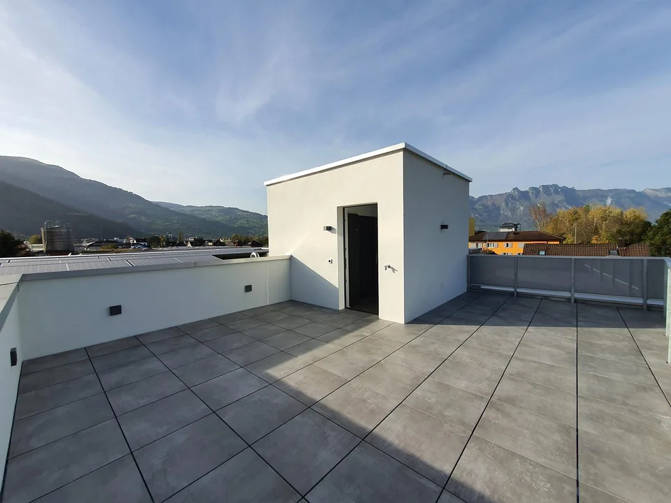 Moderne 4.5-Zimmer-Attikawohnung mit grosser Terrasse und Bergsicht