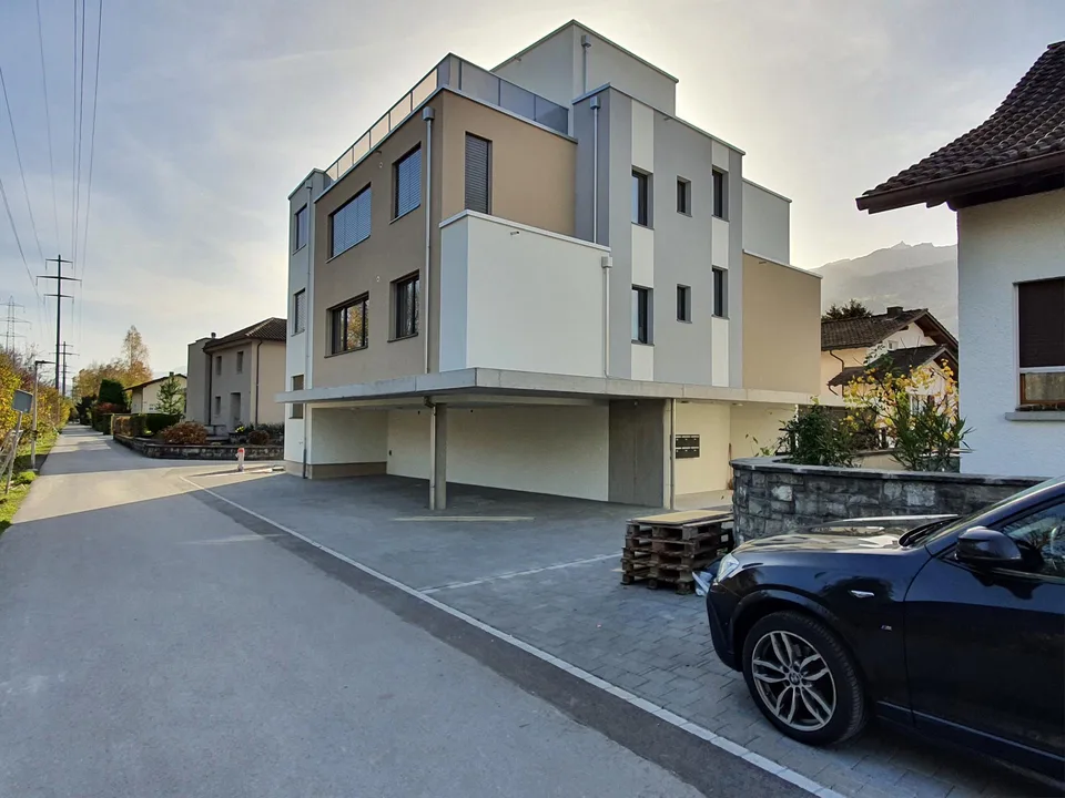 Moderne 4.5-Zimmer-Attikawohnung mit grosser Terrasse und Bergsicht