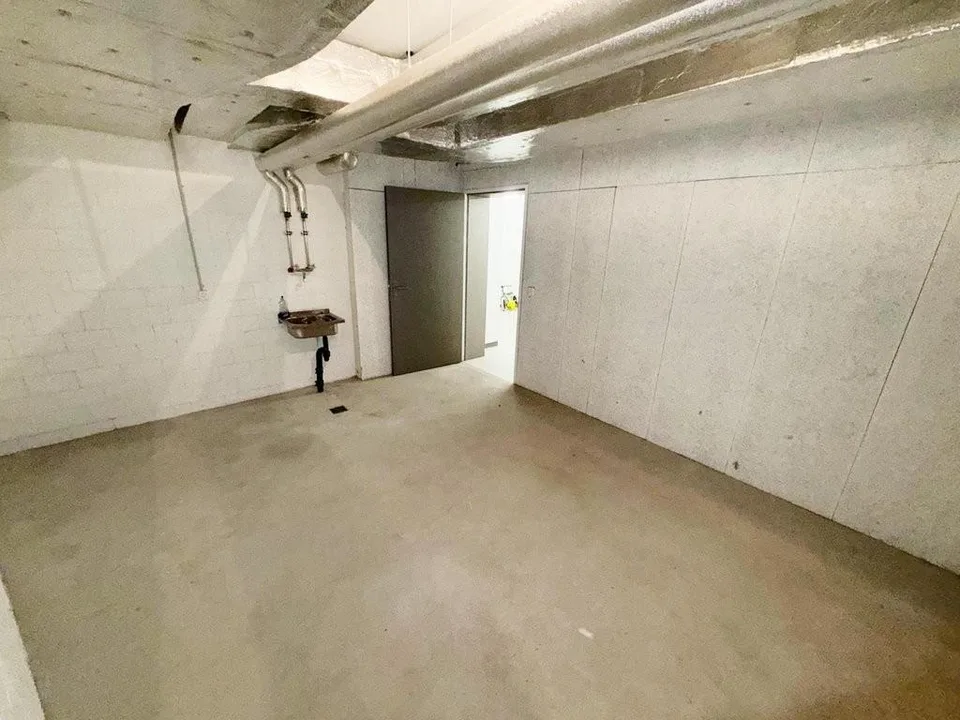 Attractive craft room for rent immediately