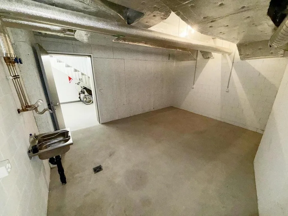 Attractive craft room for rent immediately