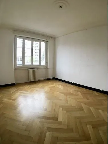 Charming 2.5-room apartment on the 2nd floor of an old-style building