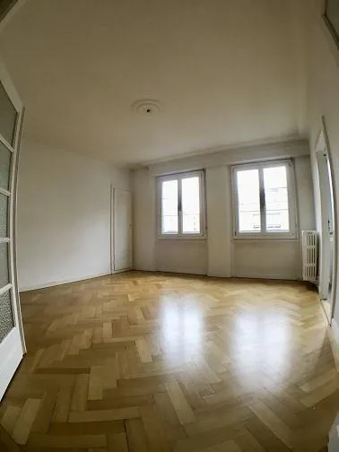 Charming 2.5-room apartment on the 2nd floor of an old-style building