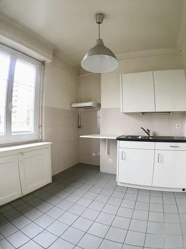 Charming 2.5-room apartment on the 2nd floor of an old-style building