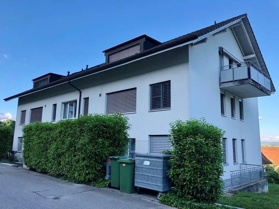 Charmante 3.5-Dachwohnung in Safnern