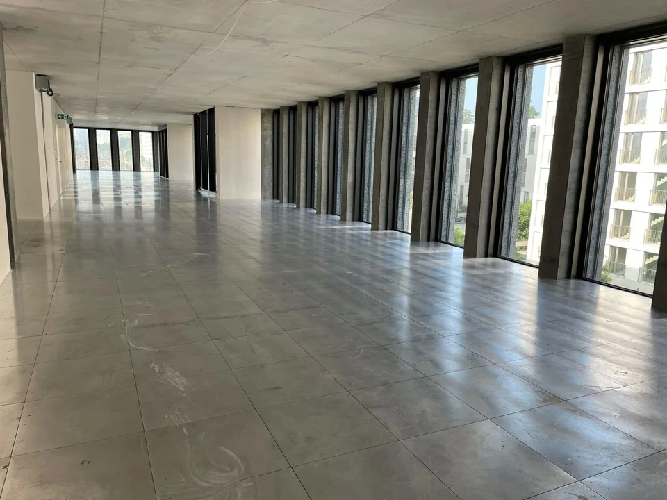 Bureau de 345 m2 à Pont-Rouge