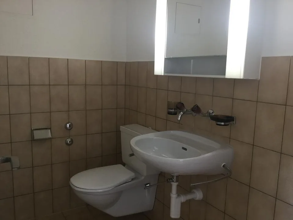 Grosszügige 3.5-Zimmerwohnung mit Cheminée zu vermieten