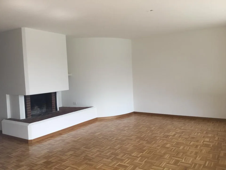 Grosszügige 3.5-Zimmerwohnung mit Cheminée zu vermieten