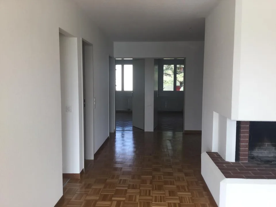 Grosszügige 3.5-Zimmerwohnung mit Cheminée zu vermieten