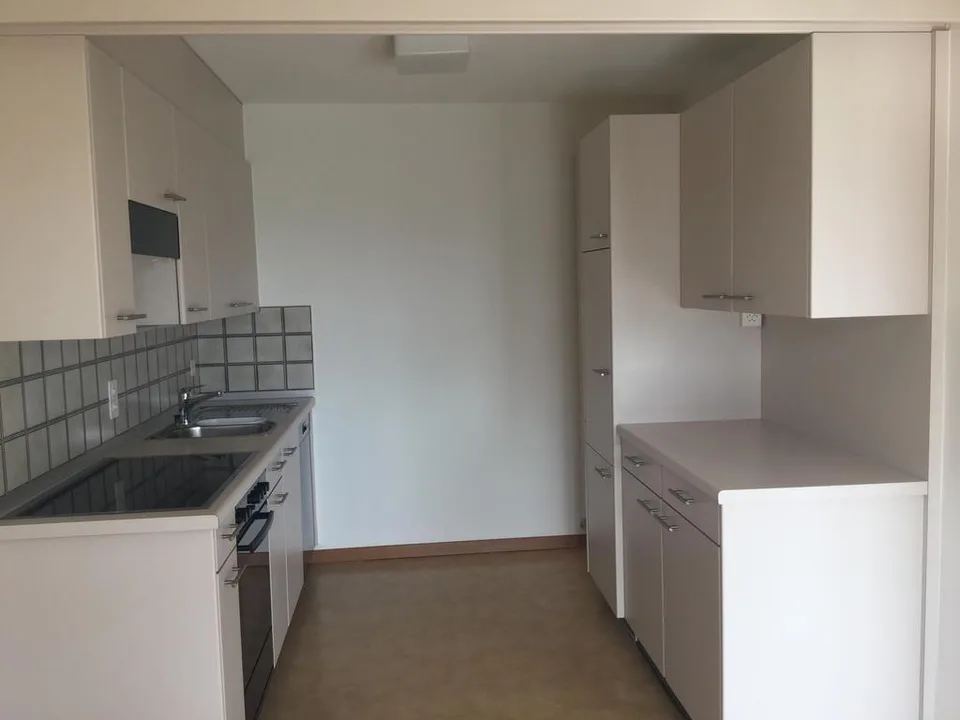Grosszügige 3.5-Zimmerwohnung mit Cheminée zu vermieten