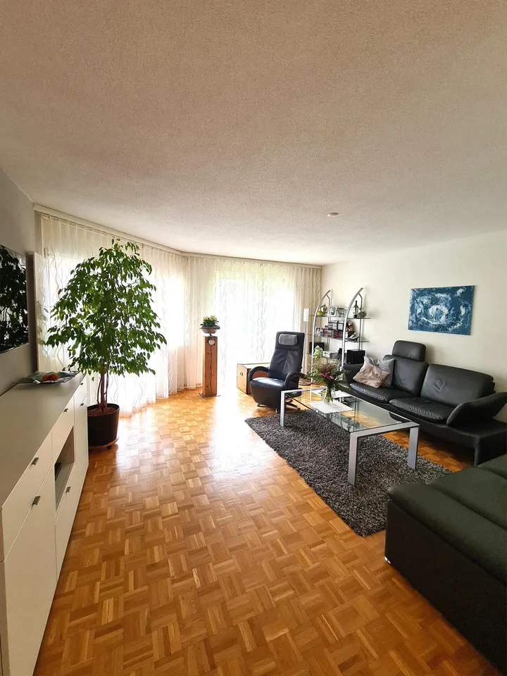 freundliche, helle Wohnung an idealer Lage
