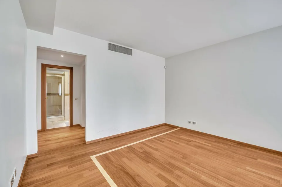 BRIGHT 4.5 ROOMS WITH LAKE VIEW IN THE CENTRE OF LUGANO