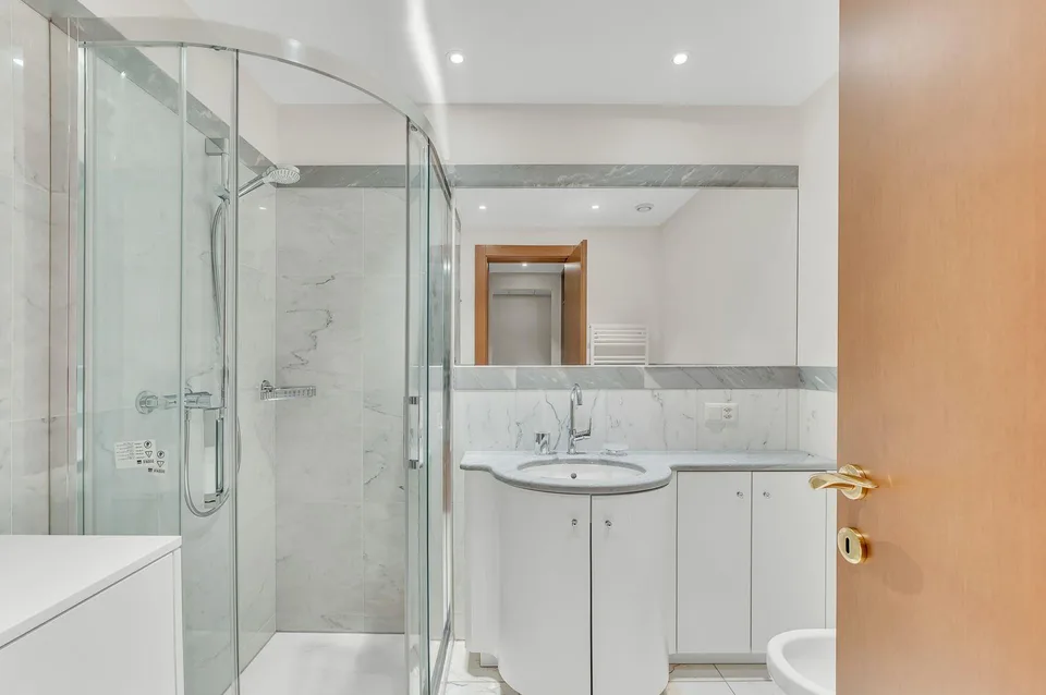 BRIGHT 4.5 ROOMS WITH LAKE VIEW IN THE CENTRE OF LUGANO