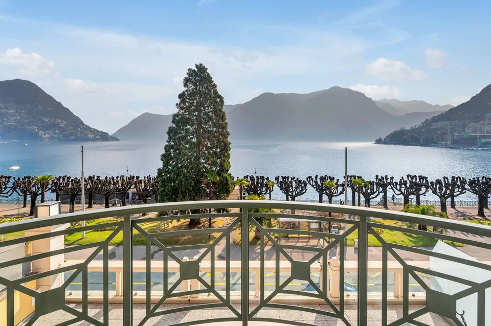 BRIGHT 4.5 ROOMS WITH LAKE VIEW IN THE CENTRE OF LUGANO